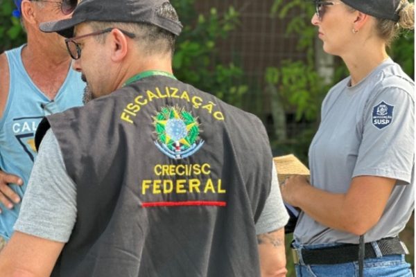Fiscalização de rua em Florianópolis em parceria com a Guarda Municipal