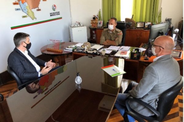 Reuniões com os Comandos da Polícia Militar garantem as operações de rua no combate ao exercí-cio ilegal da profissão